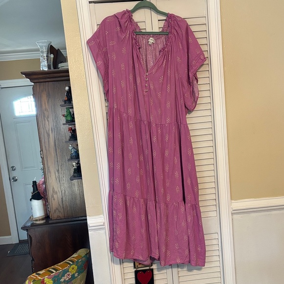 Wonderly Dresses & Skirts - Wonderly Lavender Midi Dress with Pattern